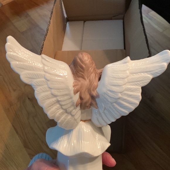 HOLIDAY PORCELAIN ANGEL BRAND NEW IN BOX - Picture 4 of 5